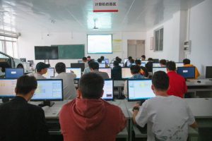 學(xué)生上課圖